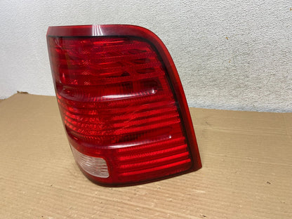 2002 to 2005 Ford Explorer Right Passenger Rh Side Tail light AG8907 DW2