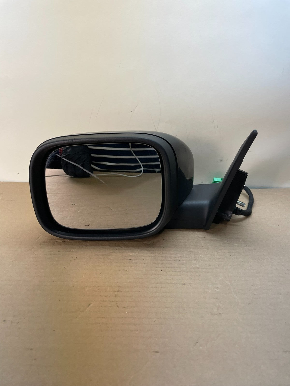 2007 to 2014 Volvo XC90 Left Driver View Door Turn Signal Mirror AH8791 DW9