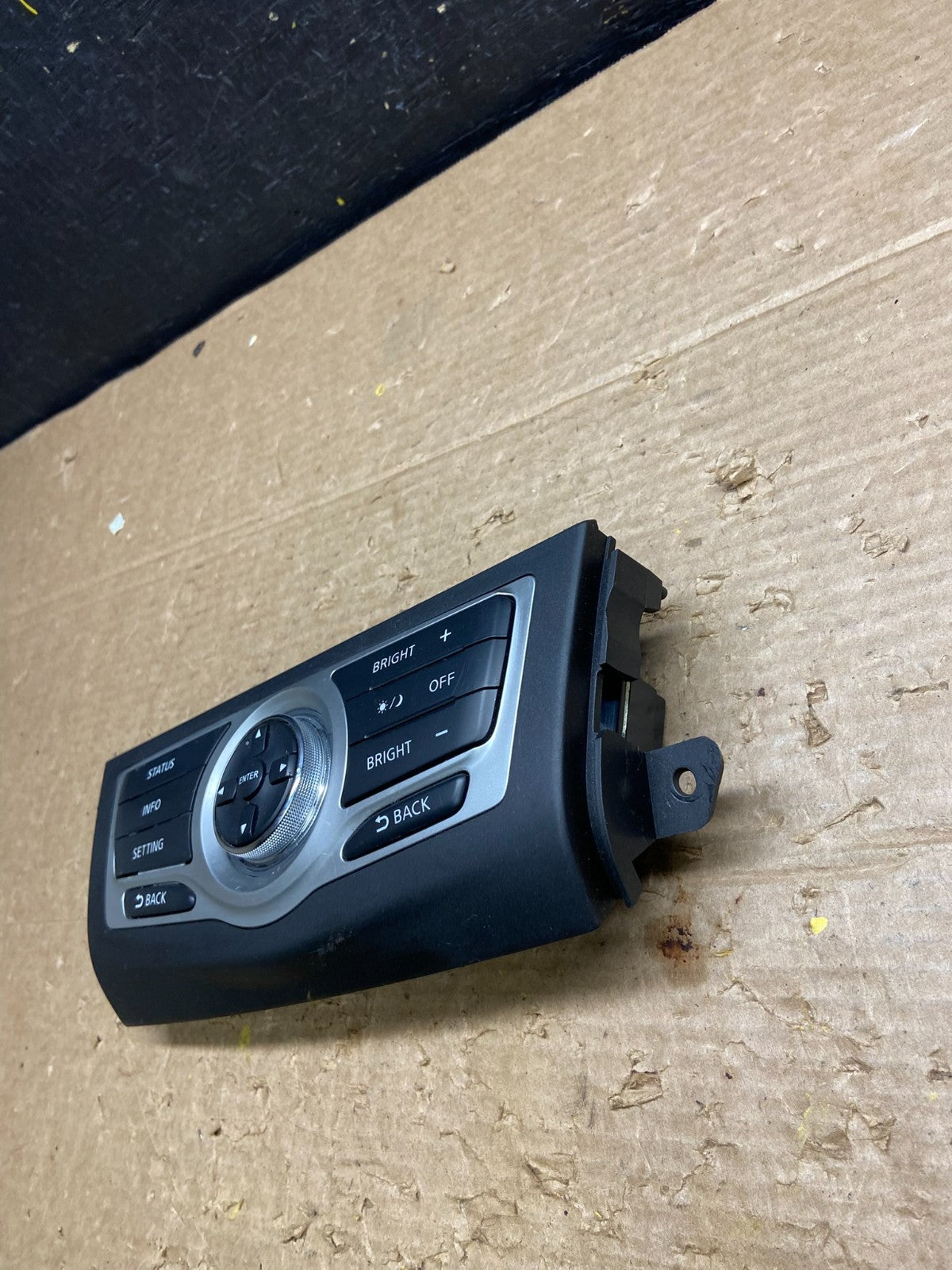 2009-2014 Nissan Murano AM FM Radio CD Control Panel w2067 DG2
