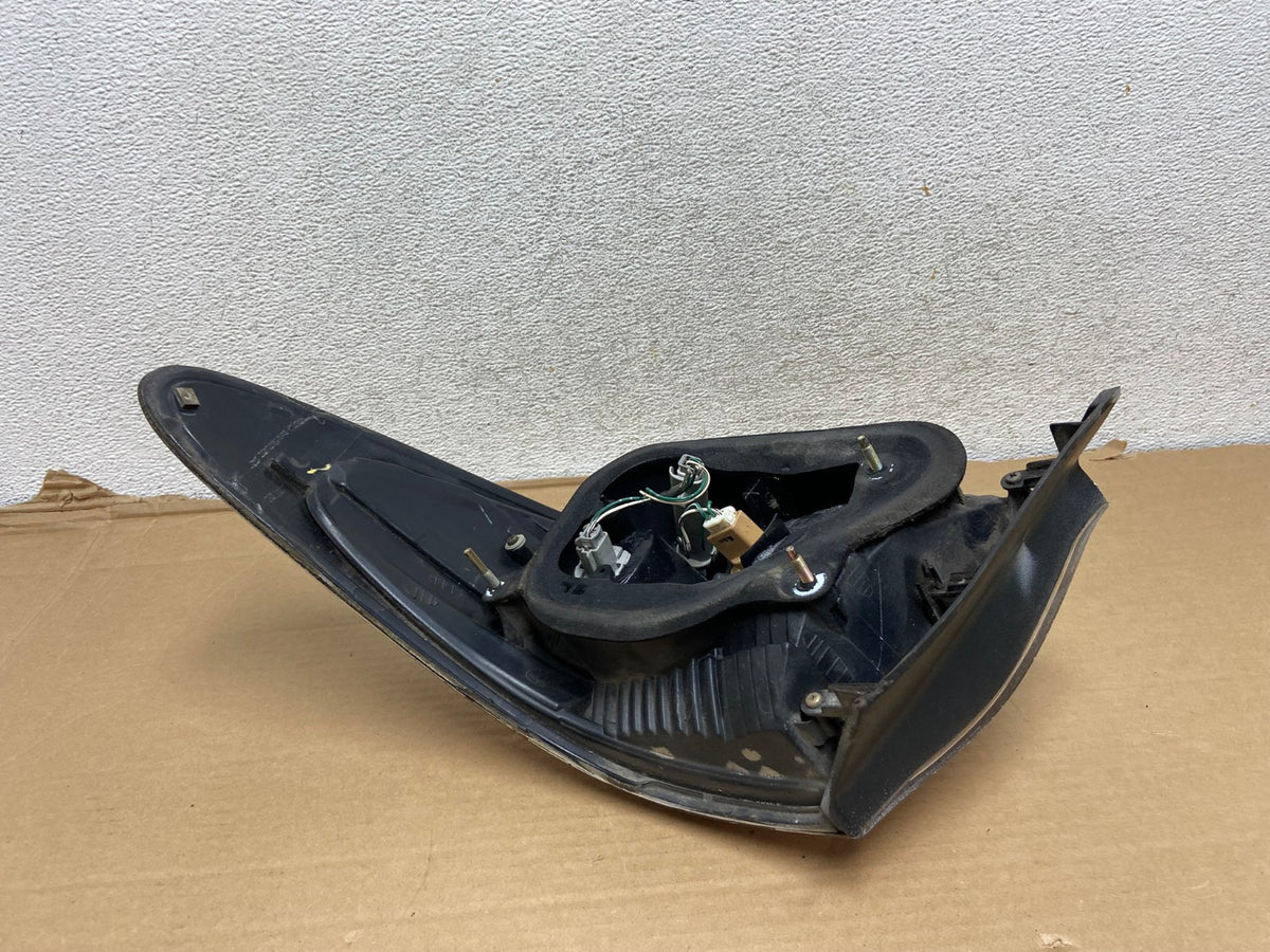 2002 to 2004 Lexus ES300 ES330 Left Driver Side Tail Light AG9149 LK7
