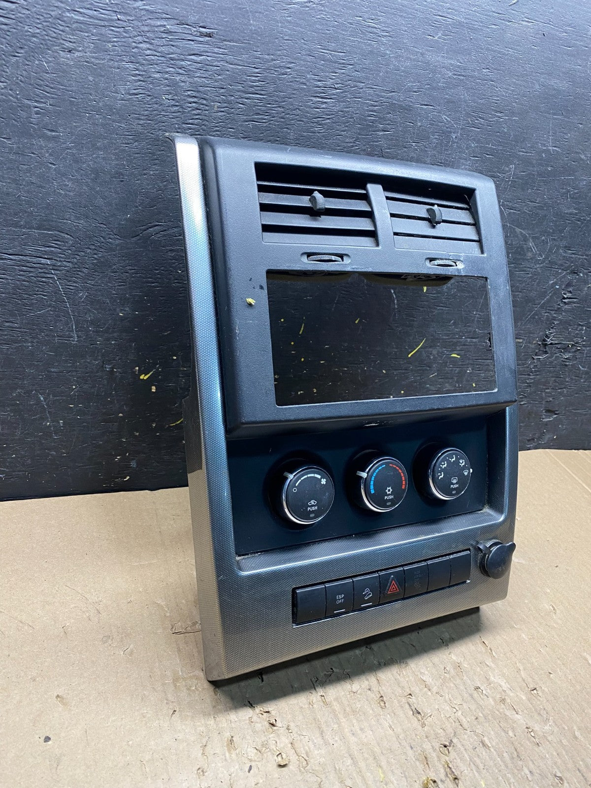 2008 to 2012 Jeep Liberty Dash Climate Temperature Control Radio Bezel T1549 DG1