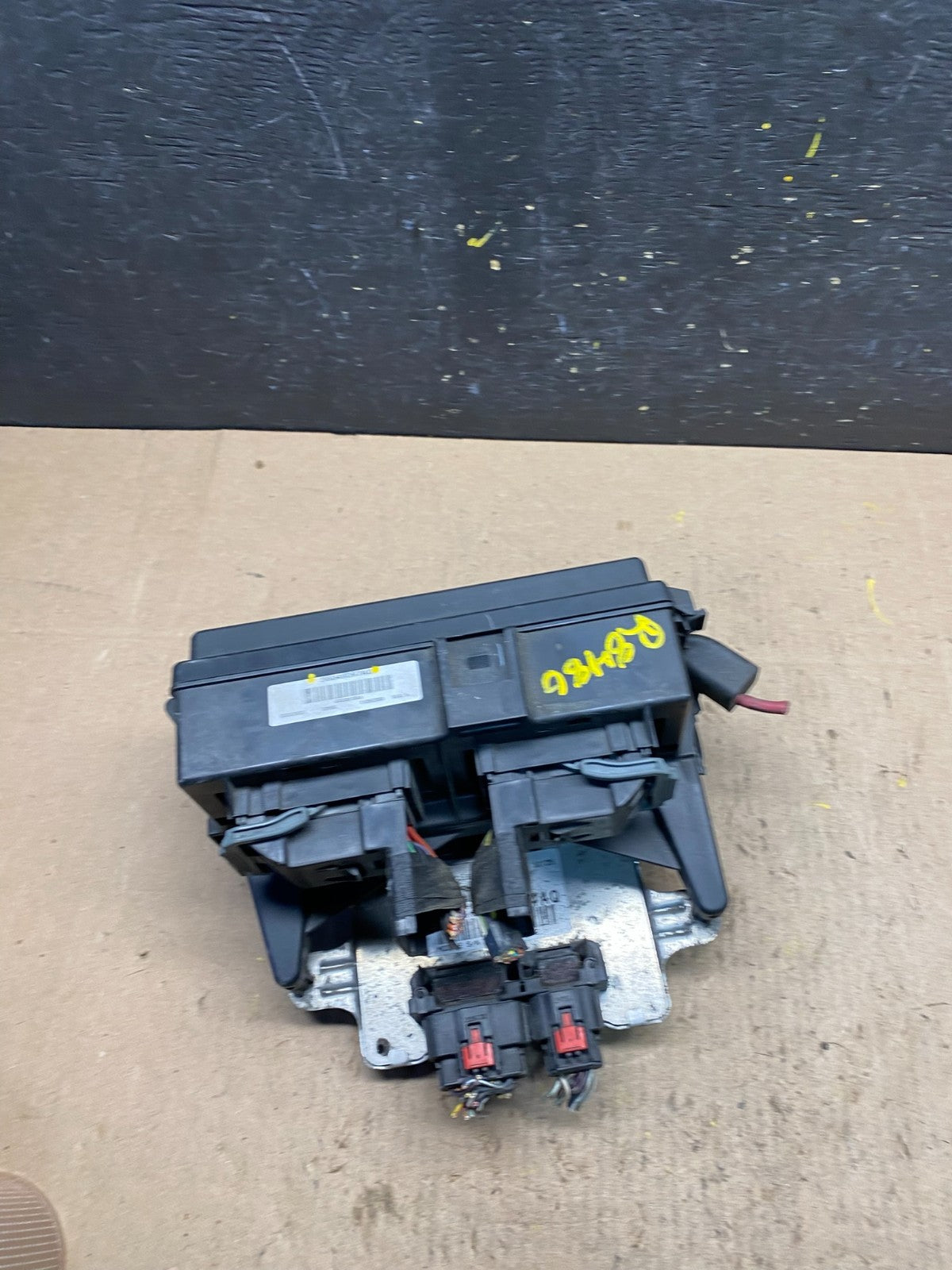 2004 2005 Dodge Durango Fusebox Fuse Box Relay Body BCM Module R8480 DG5