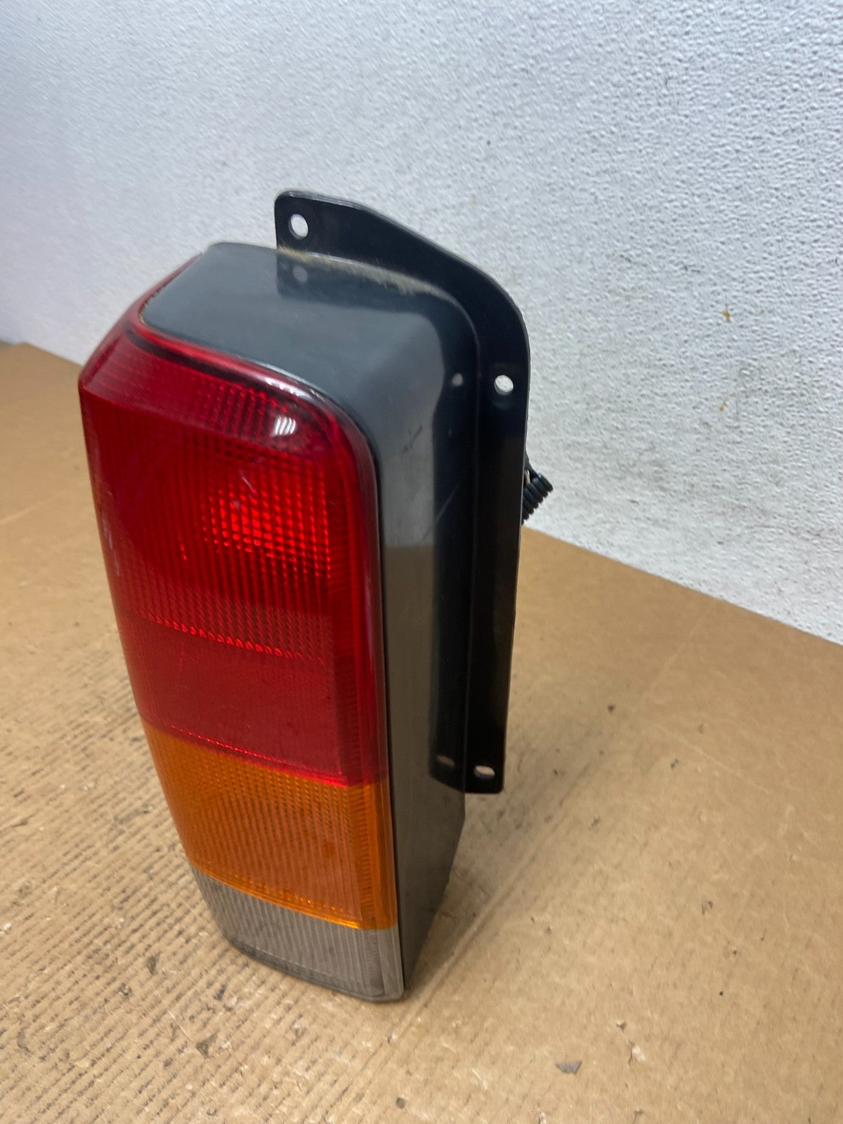 1997 to 2001 Jeep Cherokee Left Driver LH Side Tail Light AE0221 DW1