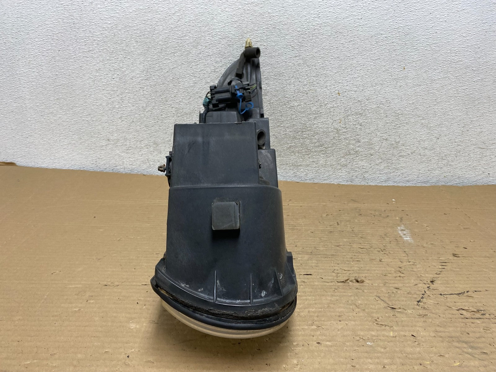 2000 to 2005 Buick Lesabre Headlight Right Passenger Side Halogen AG9121 DW9