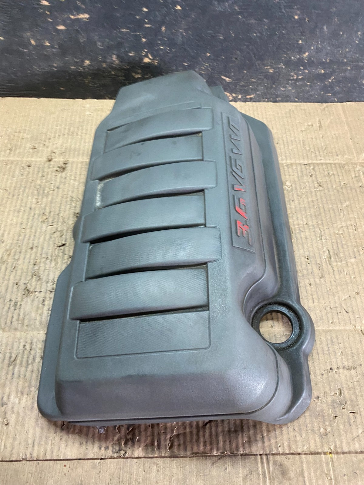 2007 to 2008 GMC Acadia 3.6L VVT Engine Cover Shield t9477 DG2