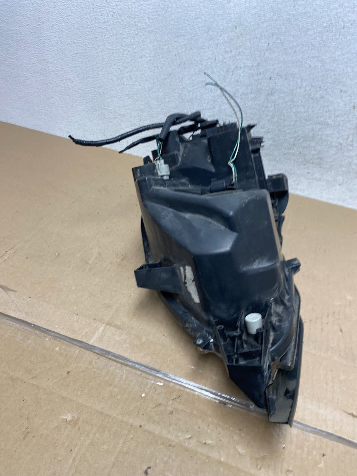 2008 - 2010 Toyota Avalon Right Passenger Side Halogen Headlight AE6736 DW8