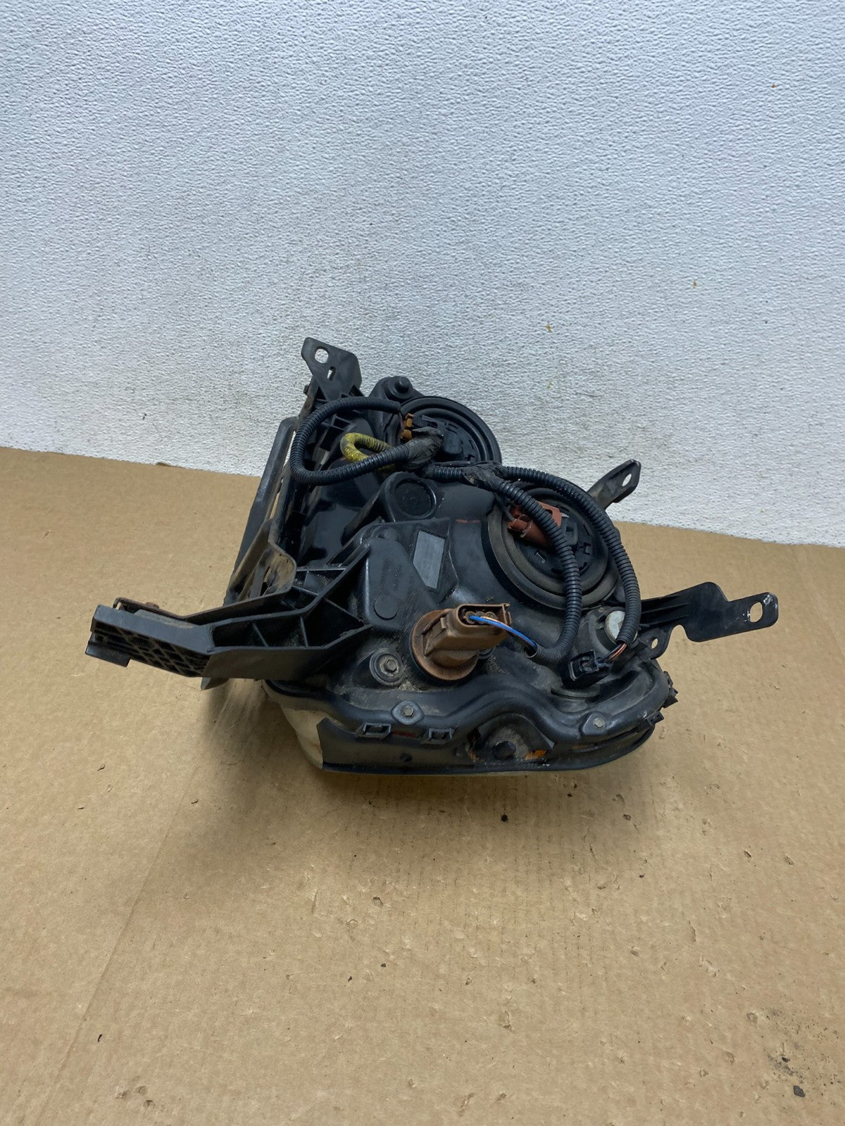 2005 to 2007 Ford Five Hundred Halogen Right Passenger Side Headlight AF9668 DW7