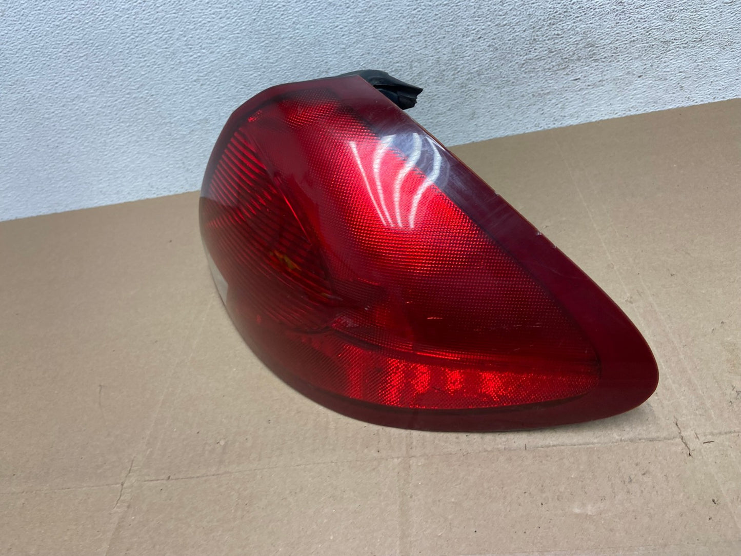 2000 to 2003 Ford Taurus Right Passenger Rh Side Tail Light AE6648 LK1