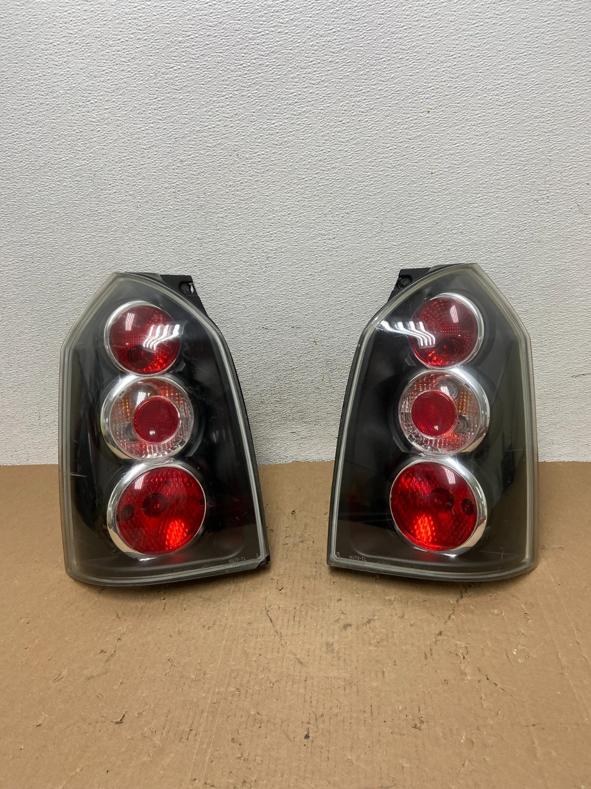 2005 to 2009 Hyundai Tucson Left+Right Side Black Tail Lights AD8052 DG0