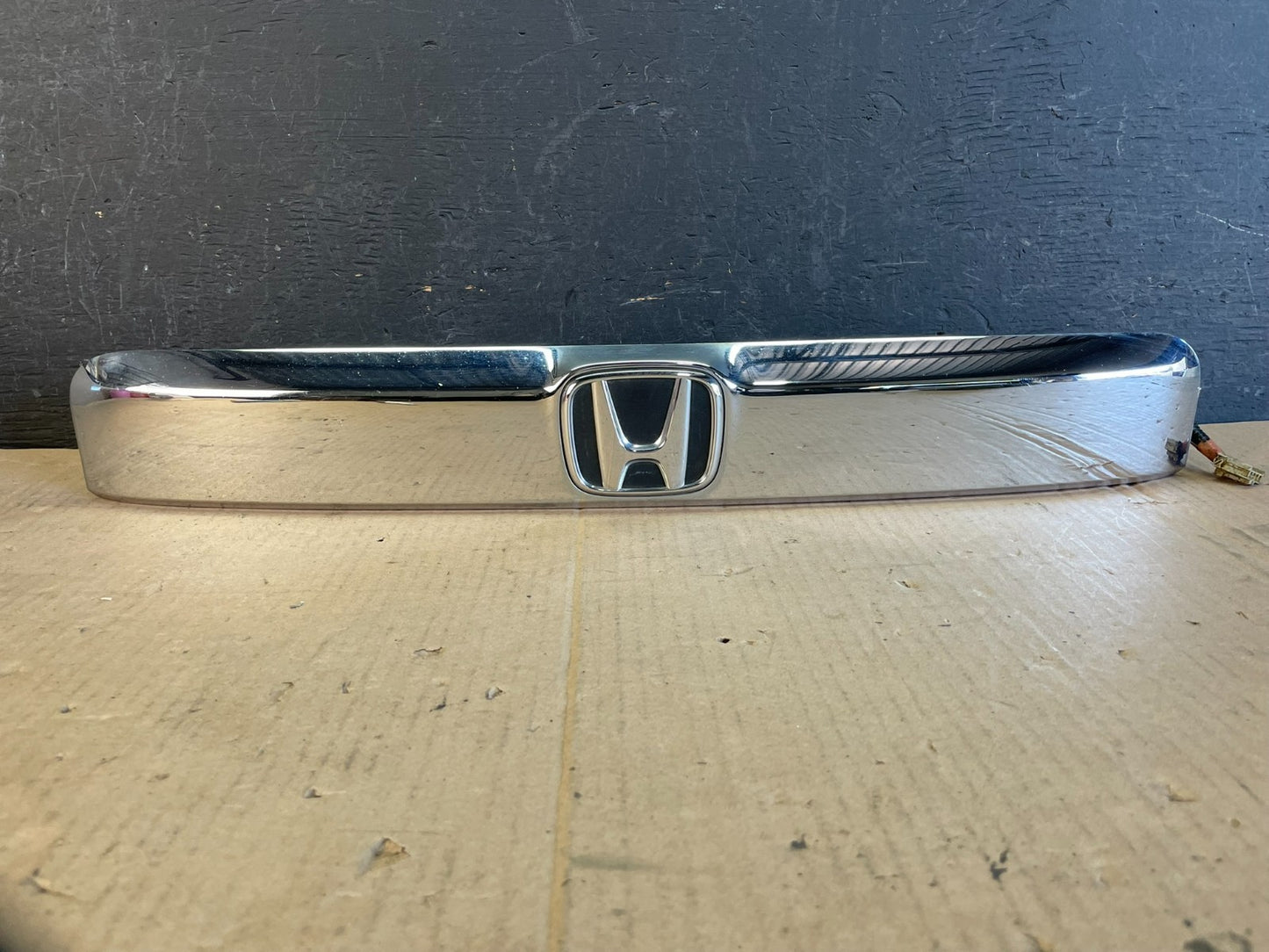 2009-2015 Honda Pilot Tailgate Trunk Handle Bezel Molding W/O Camera ad8582 DG0