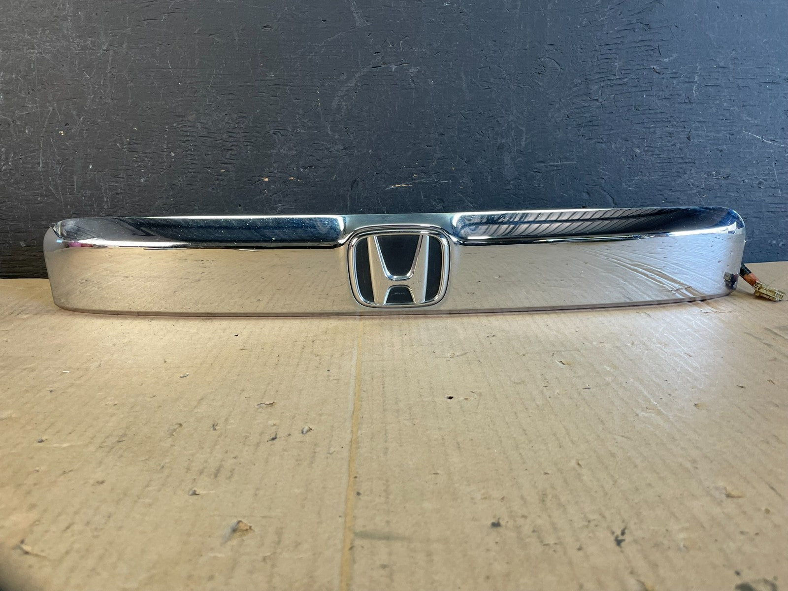 2009-2015 Honda Pilot Tailgate Trunk Handle Bezel Molding W/O Camera ad8582 DG0