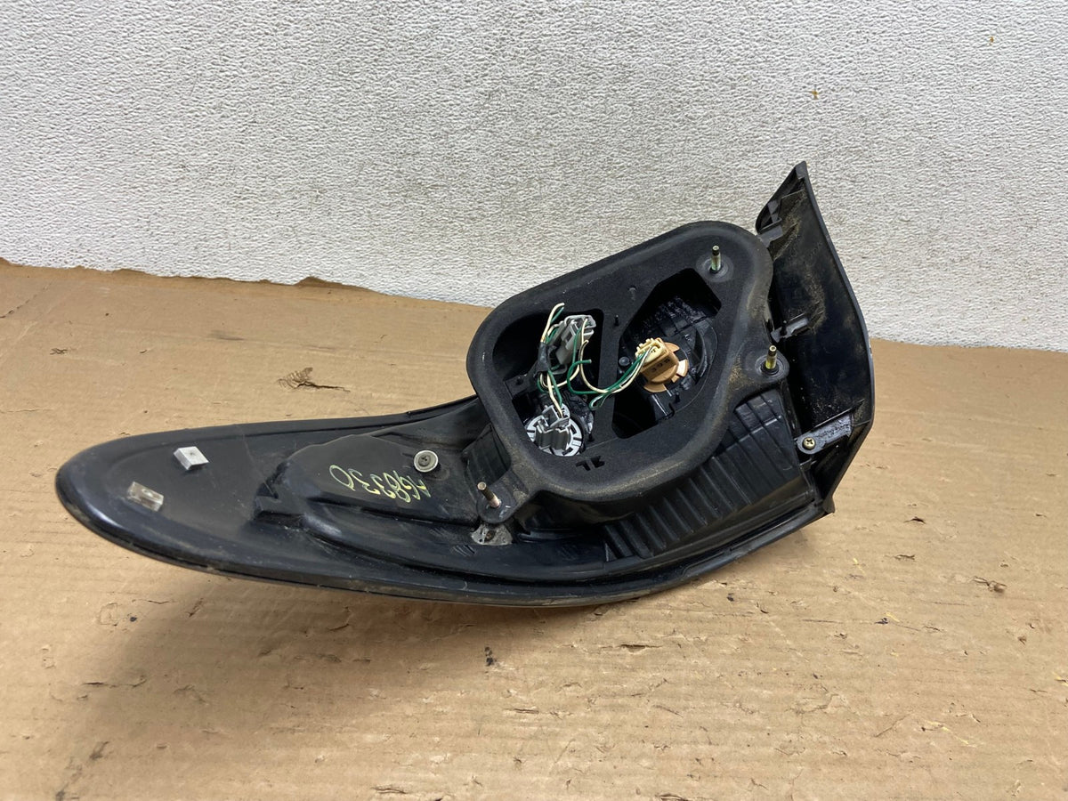 2002 to 2004 Lexus ES300 ES330 Left Driver Side Tail Light AG8330 LK6