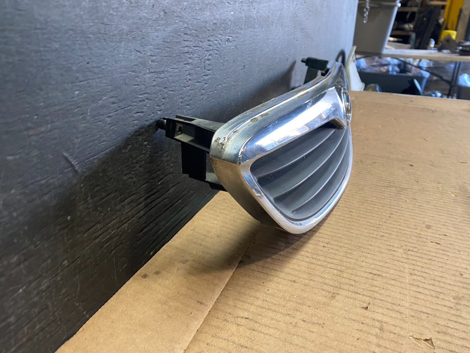 1999 Mazda 626 Front Upper Grill Grille G3408 DG2