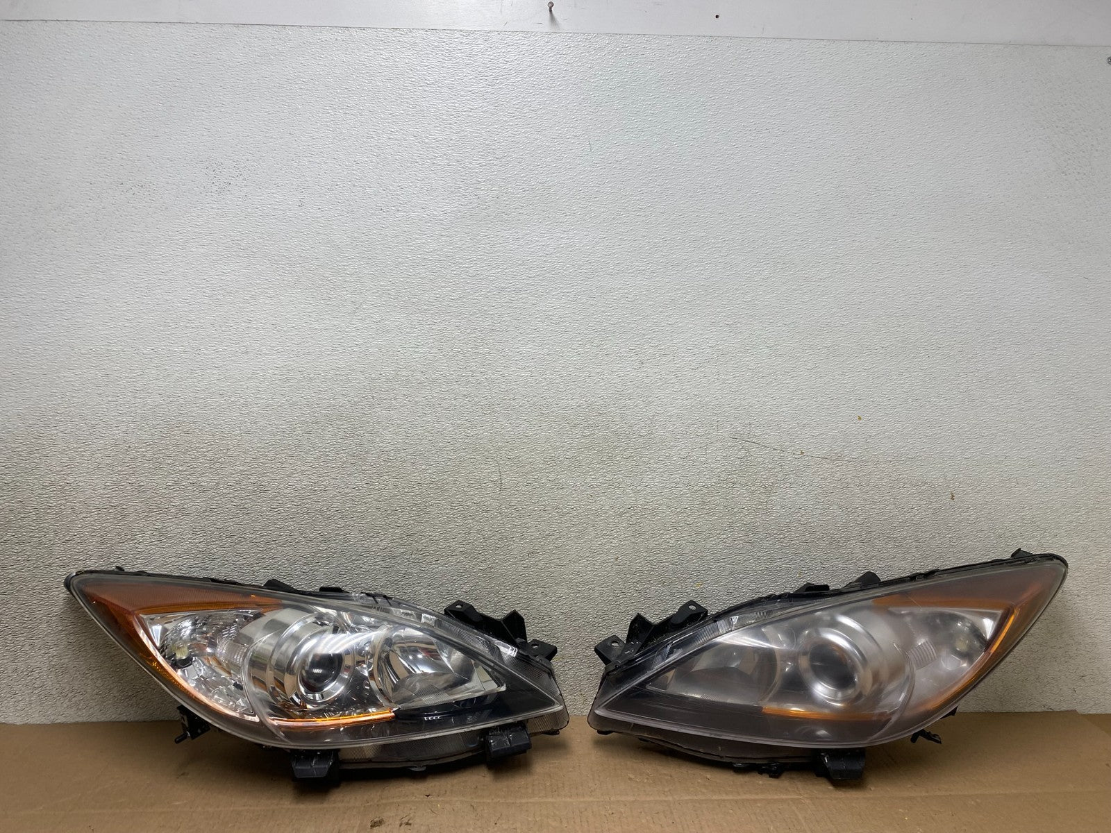 2010-2013 Mazda 3 Halogen Left+Right Side Headlights W0803 DW0