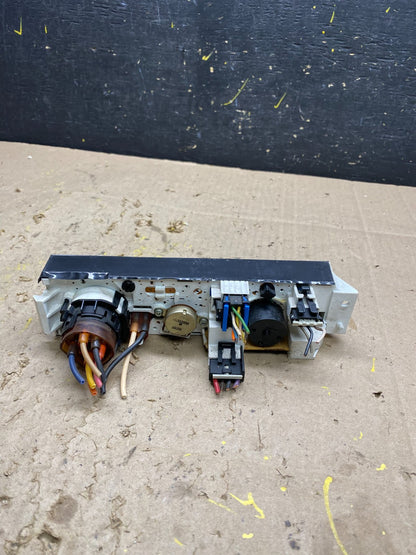 2001 - 2007 GMC Chevrolet Express 1500 Climate Control A/C u5497 DG4