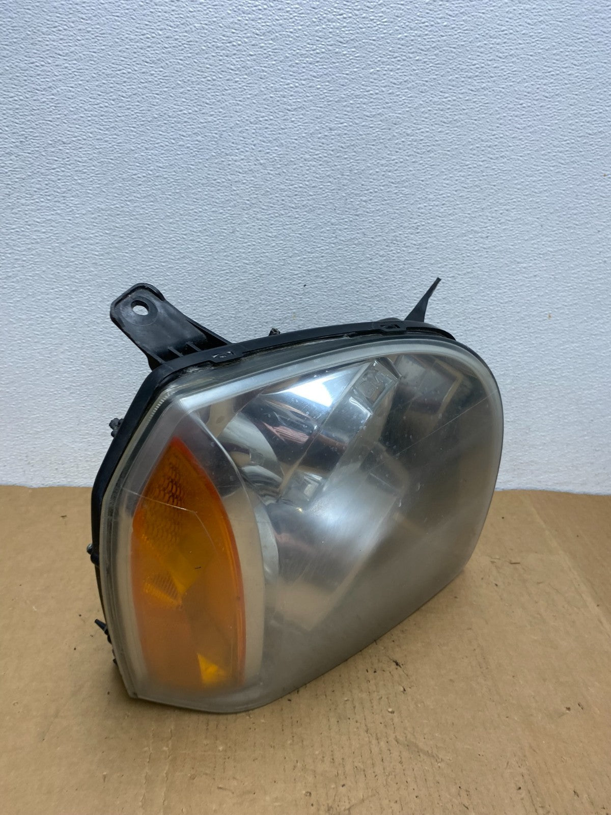2007-2014 GMC Yukon Halogen Headlight Right Passenger Side AC8454 DW2