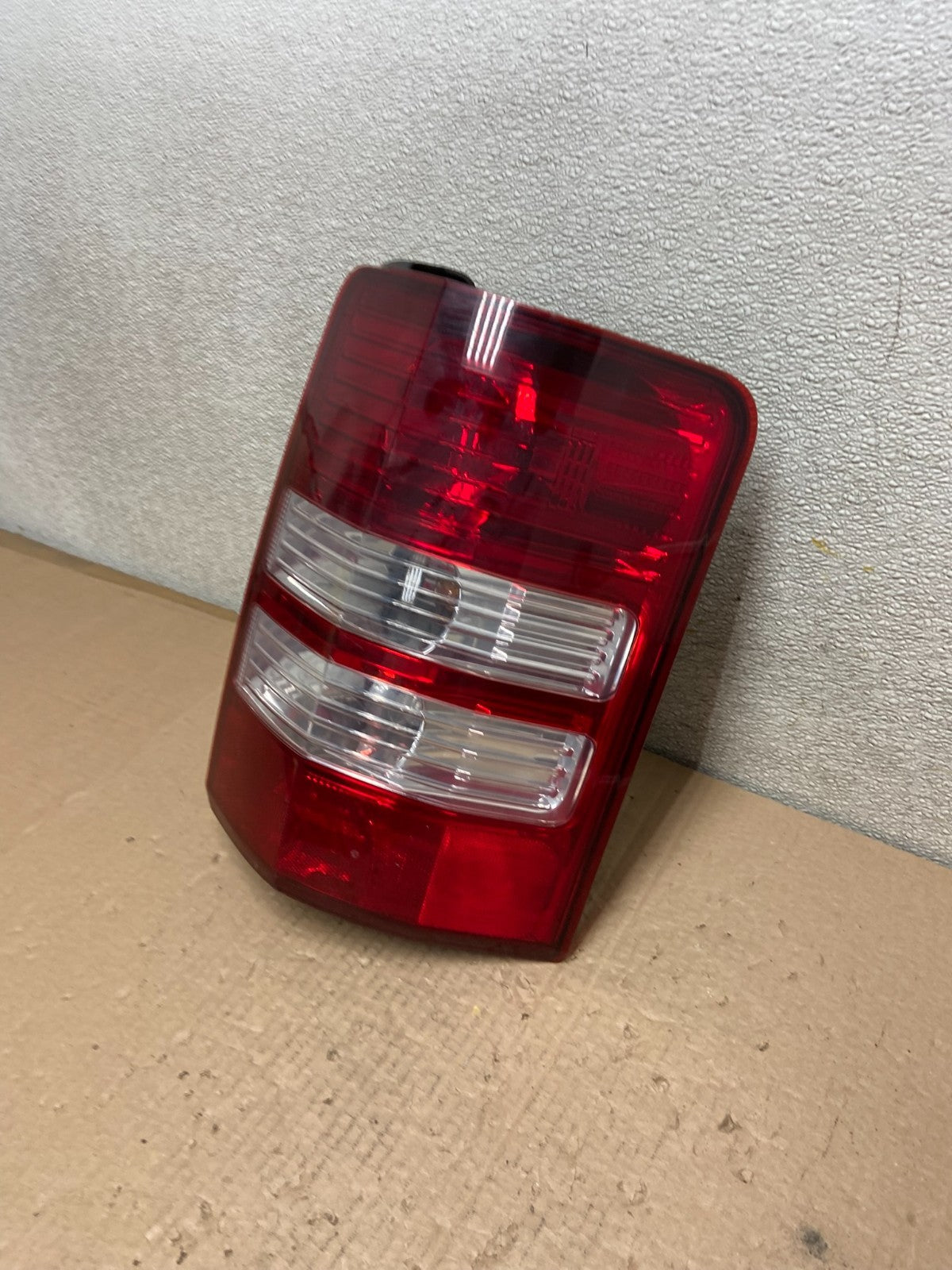 2008 to 2012 Jeep Liberty Right Passenger RH Side Tail Light OEM AB2547 DW1