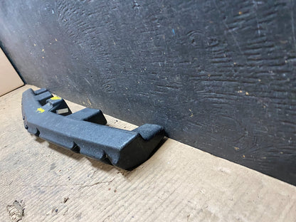 2006 to 2010 Mercedes R-Class Front Bumper Absorber N21031