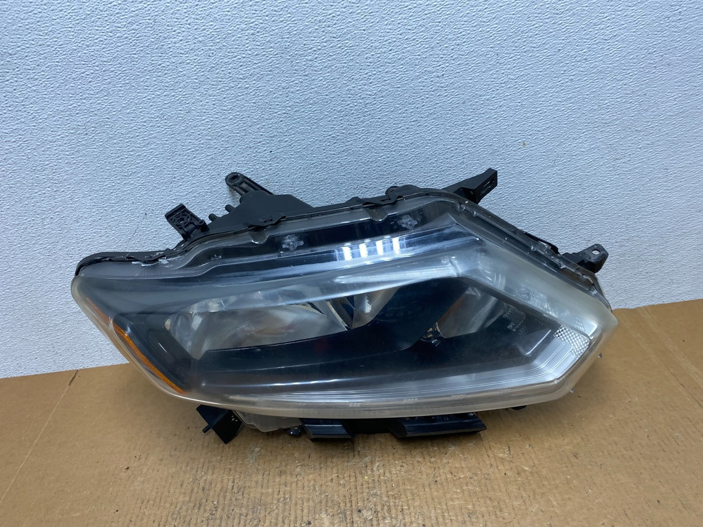2014 2015 2016 Nissan Rogue Right Passenger RH Halogen Headlight AE1627 DW0