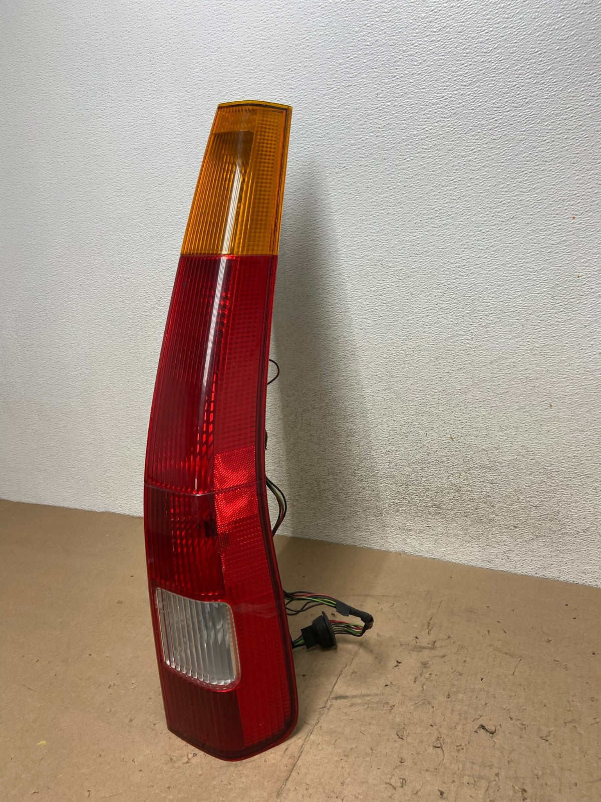 2002 - 2004 Honda Crv Cr-v Right Passenger Rh Side Tail Light AG5531 LK1