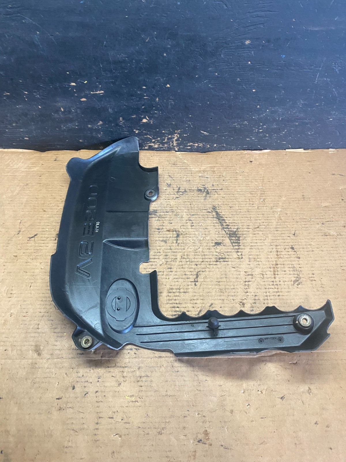 2001 to 2004 Nissan Pathfinder Engine Cover Ornament S1123 DG6