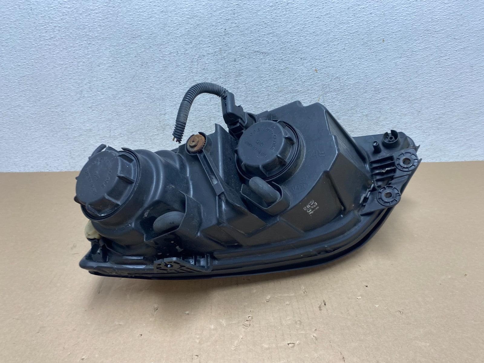 2007 2008 2009 Kia Sorento Right Passenger RH Side Headlight Halogen AE7183 DW6