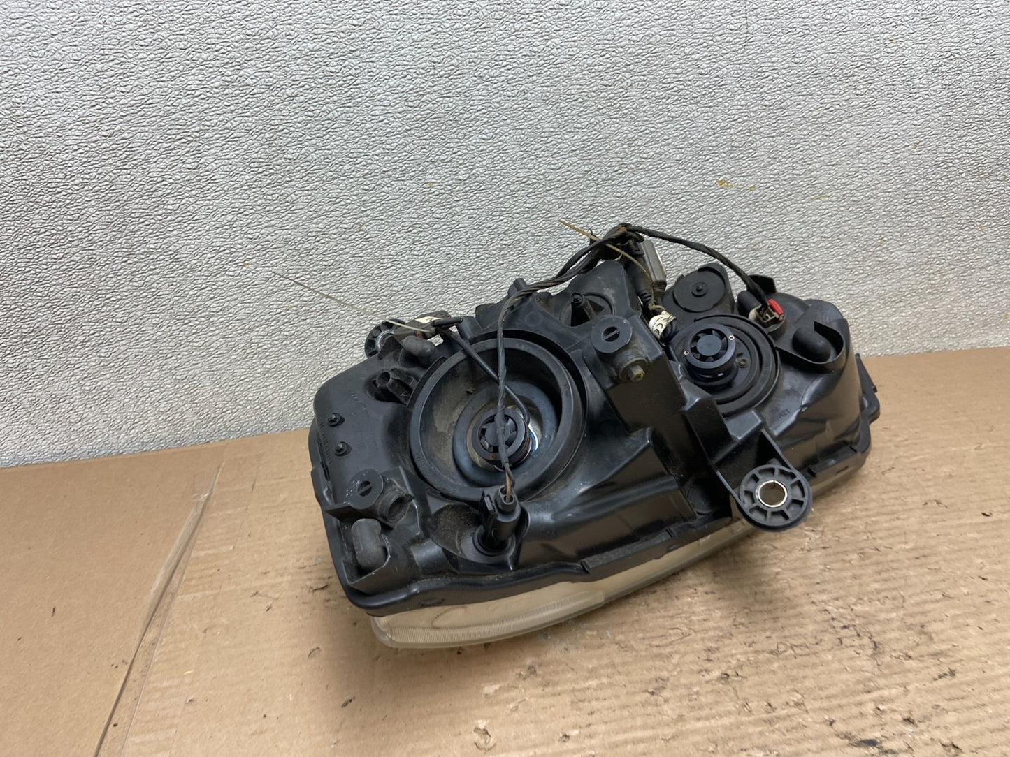2011 to 2016 Chrysler Town and Country Right Passenger Headlight AA9544 DW6