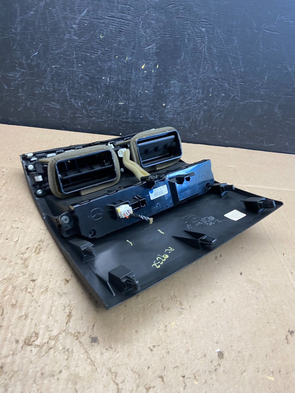 2009 to 2012 Mazda 6 Center Console Dash Dual Air Vent AC9232 DG4
