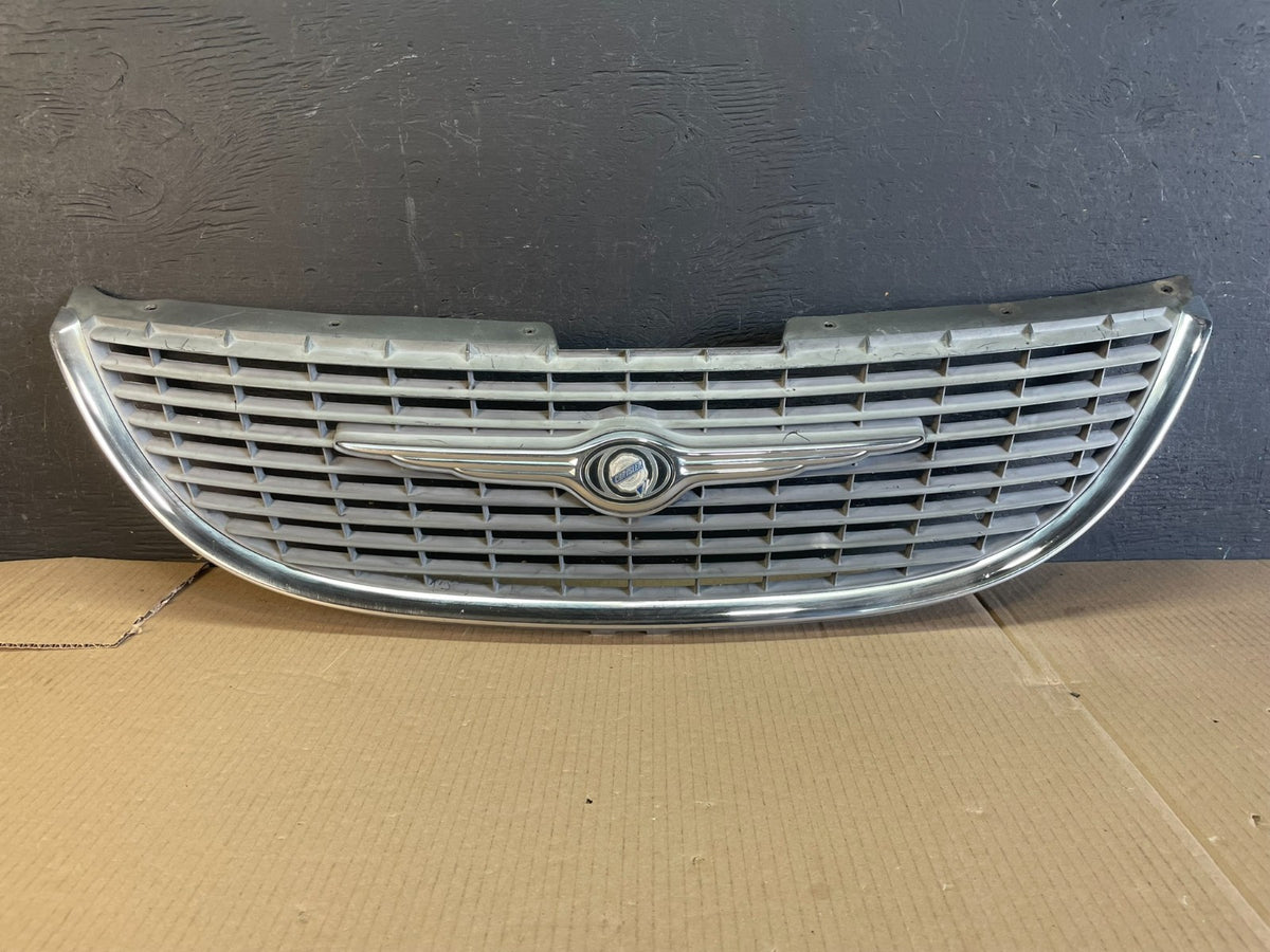 2001 to 2004 Chrysler Town & Country Front Upper Grill Grille AE3535 DG0