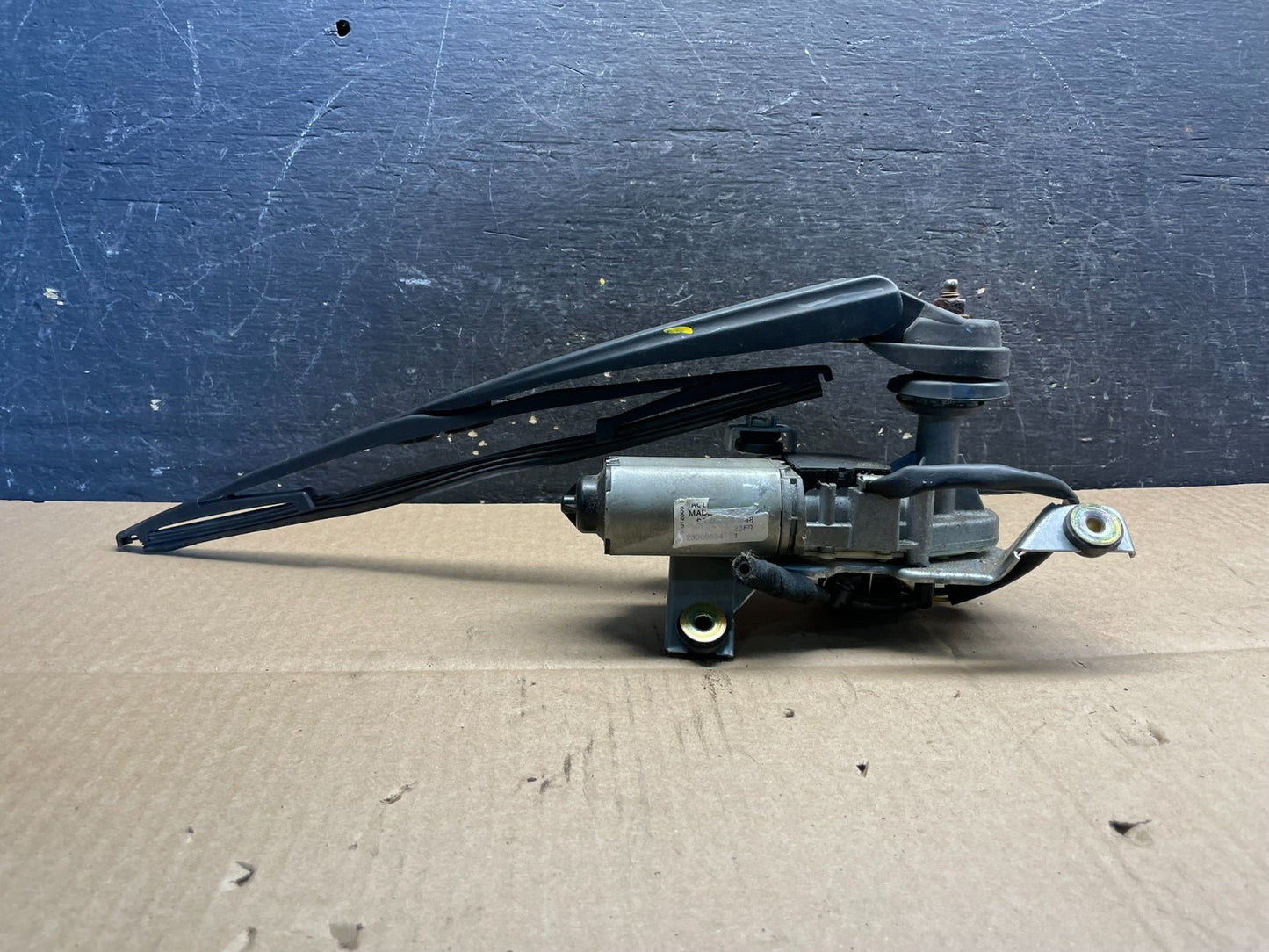 1999 to 2005 Saab 9-5 Wagon Rear Windshield Wiper Motor U2095 PS3