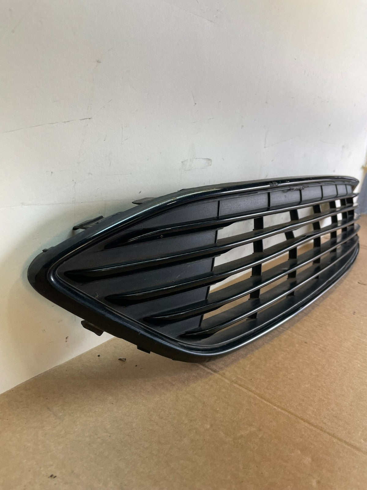 2015 to 2018 Ford Focus Front Bumper Center Grille Grill AG28562
