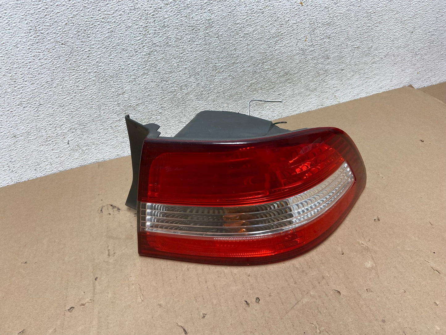 2000 2001 Lexus ES300 Outer Right Passenger RH Side Tail Light AG6674 LK0