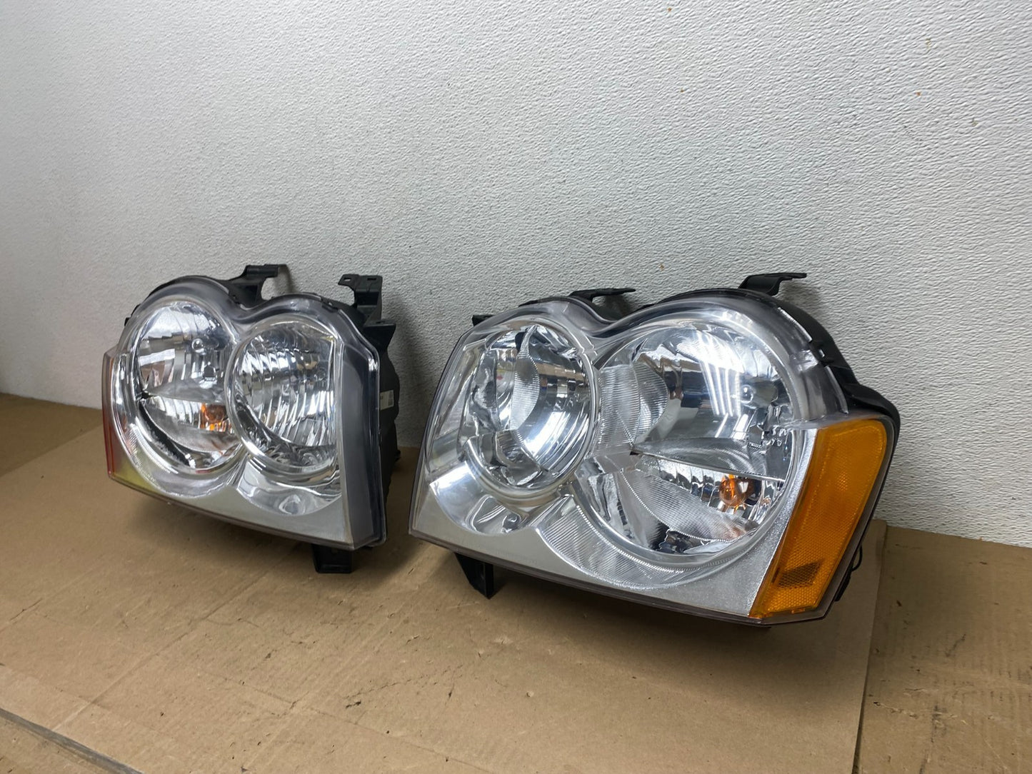 2005-2007 Jeep Grand Cherokee Left+Right Halogen Headlights AE6753 DW1