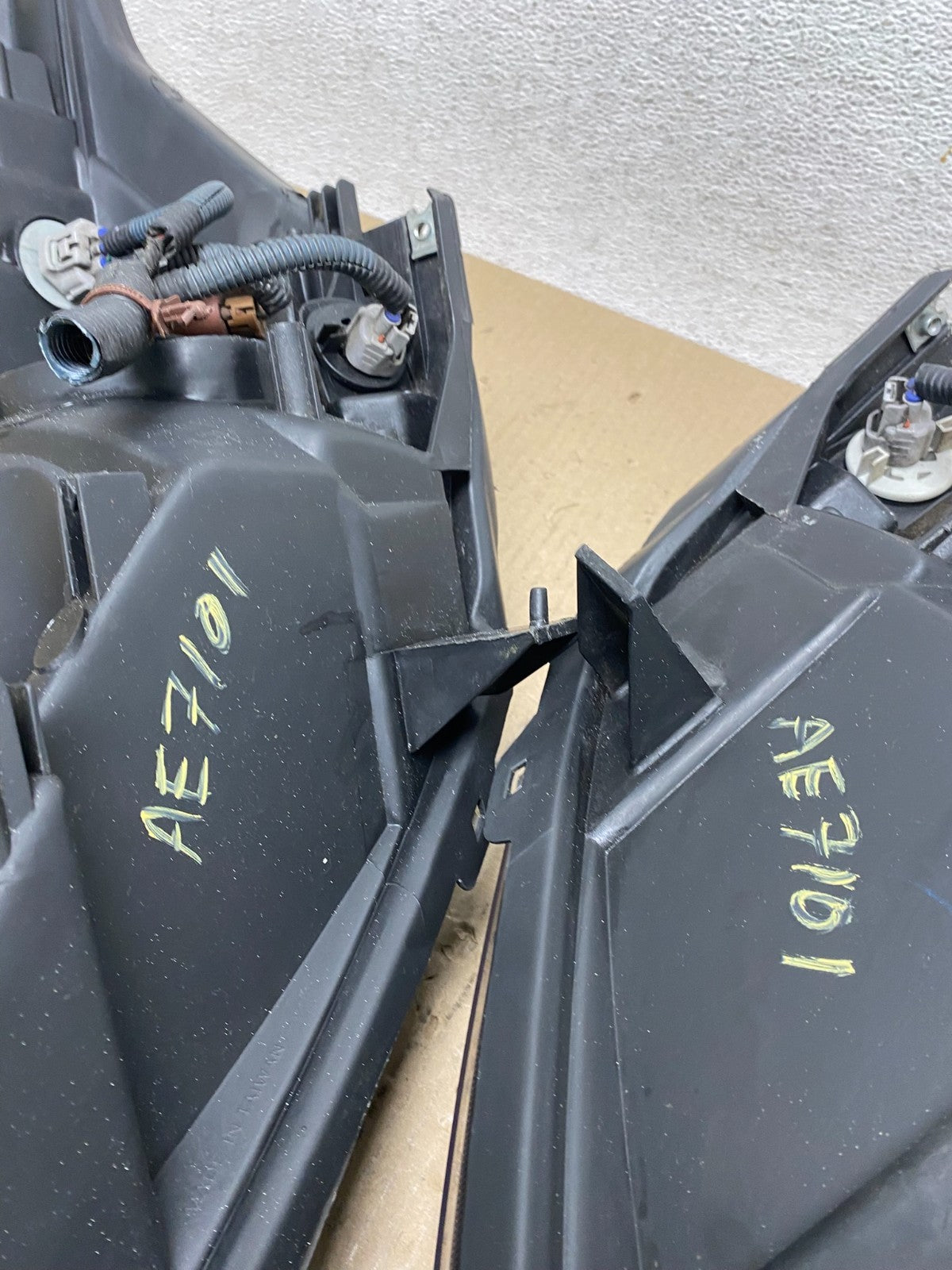 2004 to 2009 Nissan Quest Left+Right Side Black Headlights AE7101 DW9