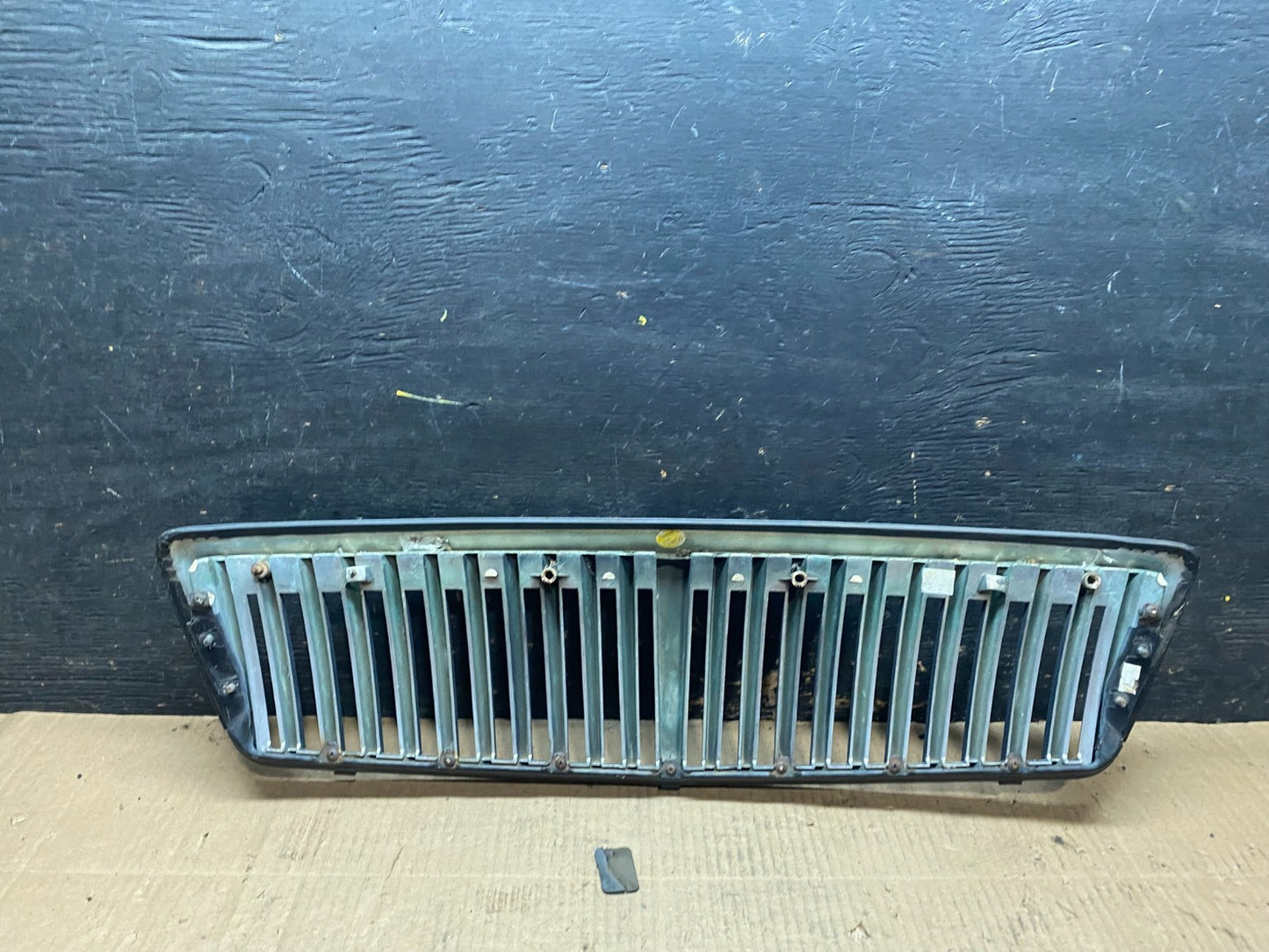 2002 to 2005 Hyundai XG350 Front Upper Grill Grille W/Emblem u6377  DG3