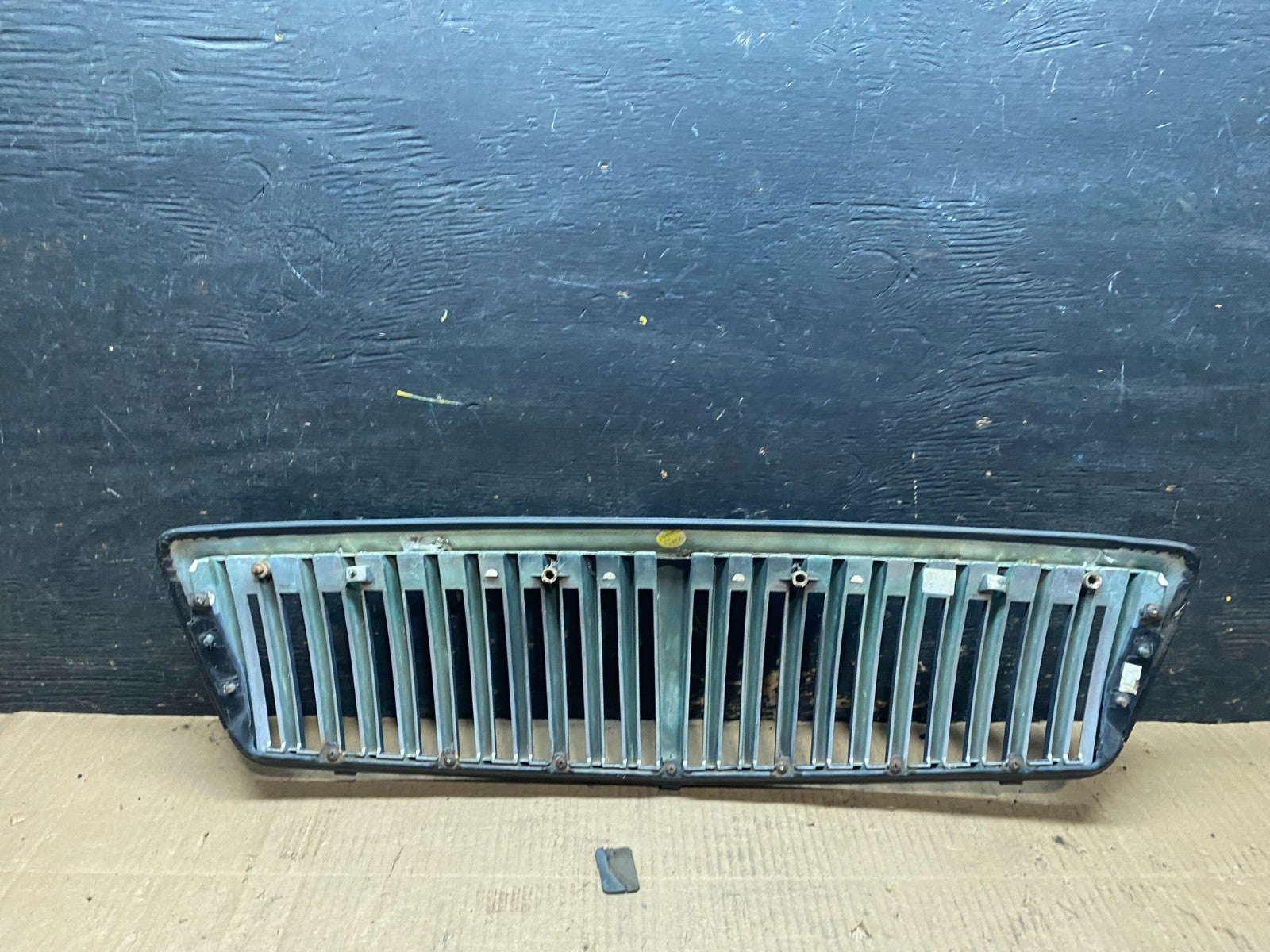 2002 to 2005 Hyundai XG350 Front Upper Grill Grille W/Emblem u6377  DG3