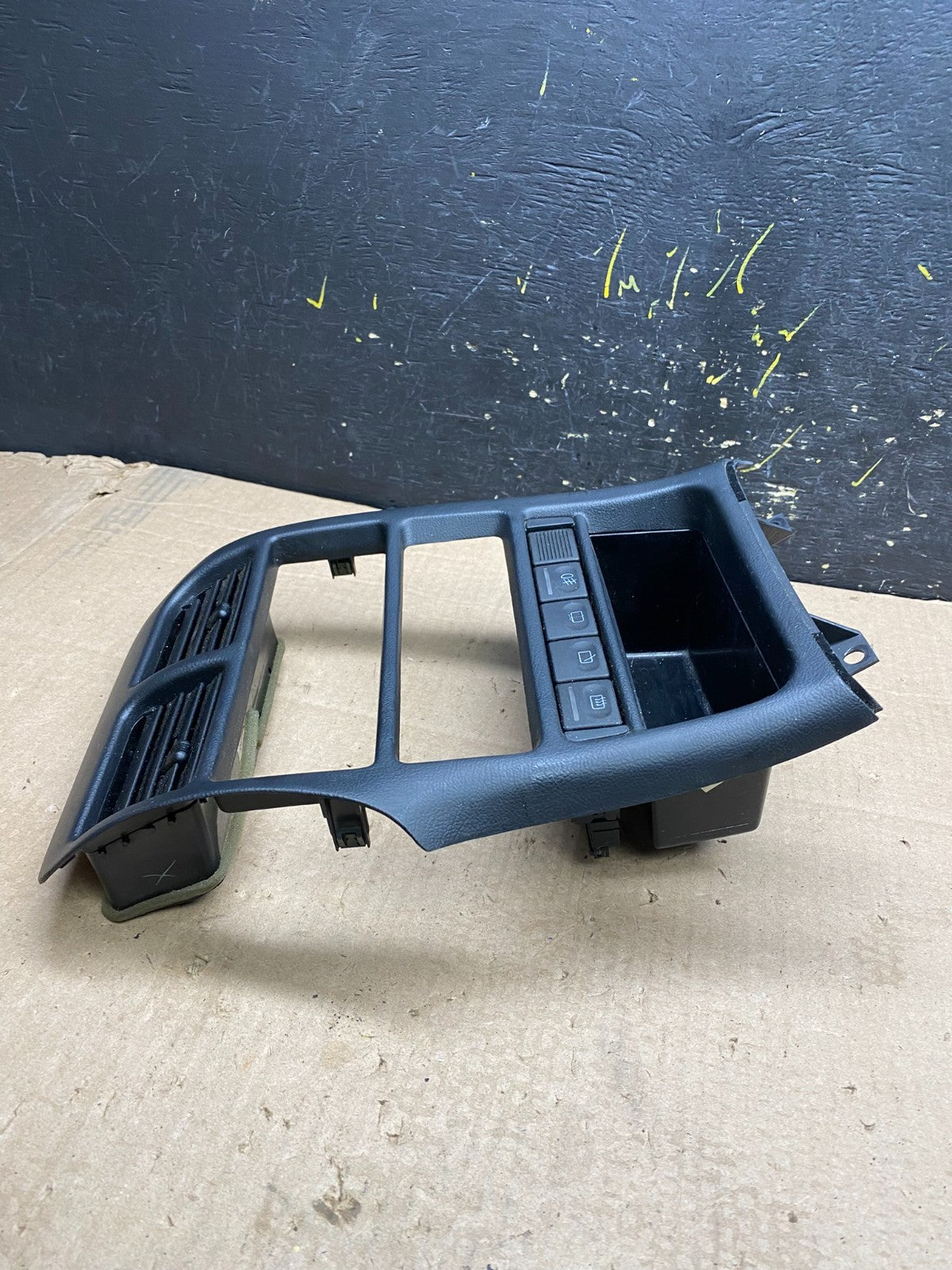 1993 to 1997 Ford Probe Radio Climate Switches Air Vent Bezel Trim z0166  DG1