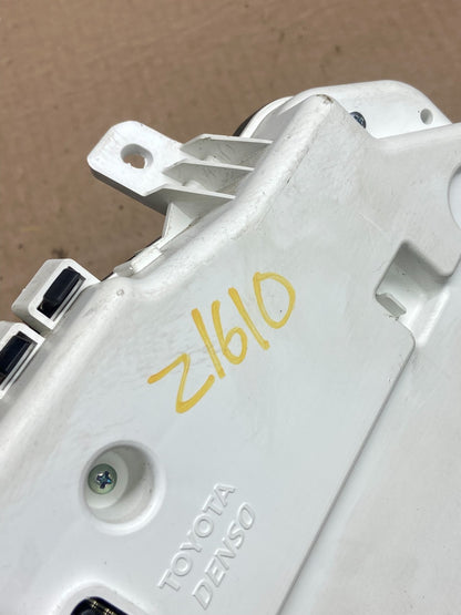 2006 Toyota Sienna Speedometer Cluster Gauge OEM Z1610 DG8