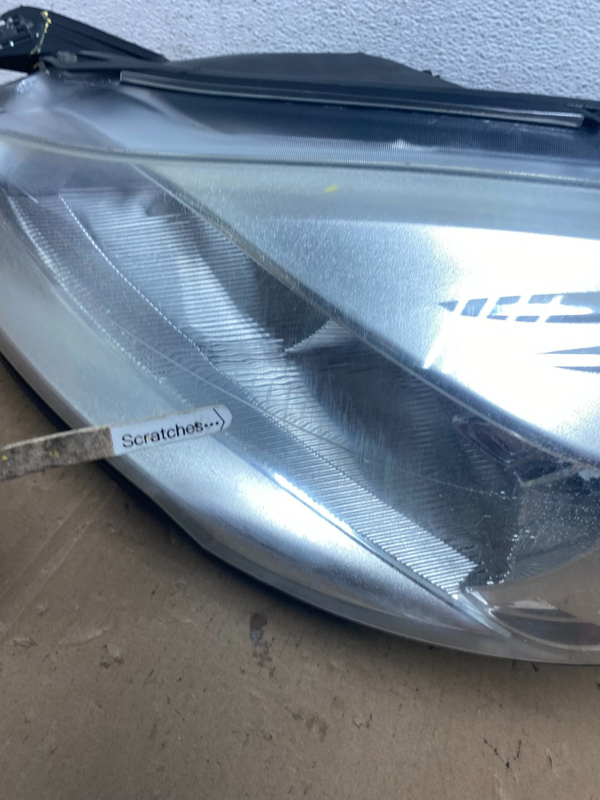 2013 - 2016 Ford Escape Headlight Left Driver Lh Side Halogen AD7940 DW3