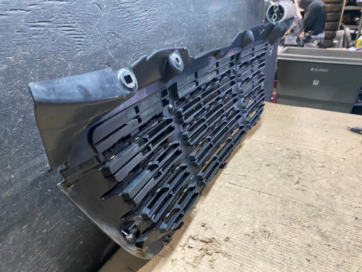 2007 to 2009 Freightliner Sprinter Front Upper Chrome Grill Grille V4350 GD5