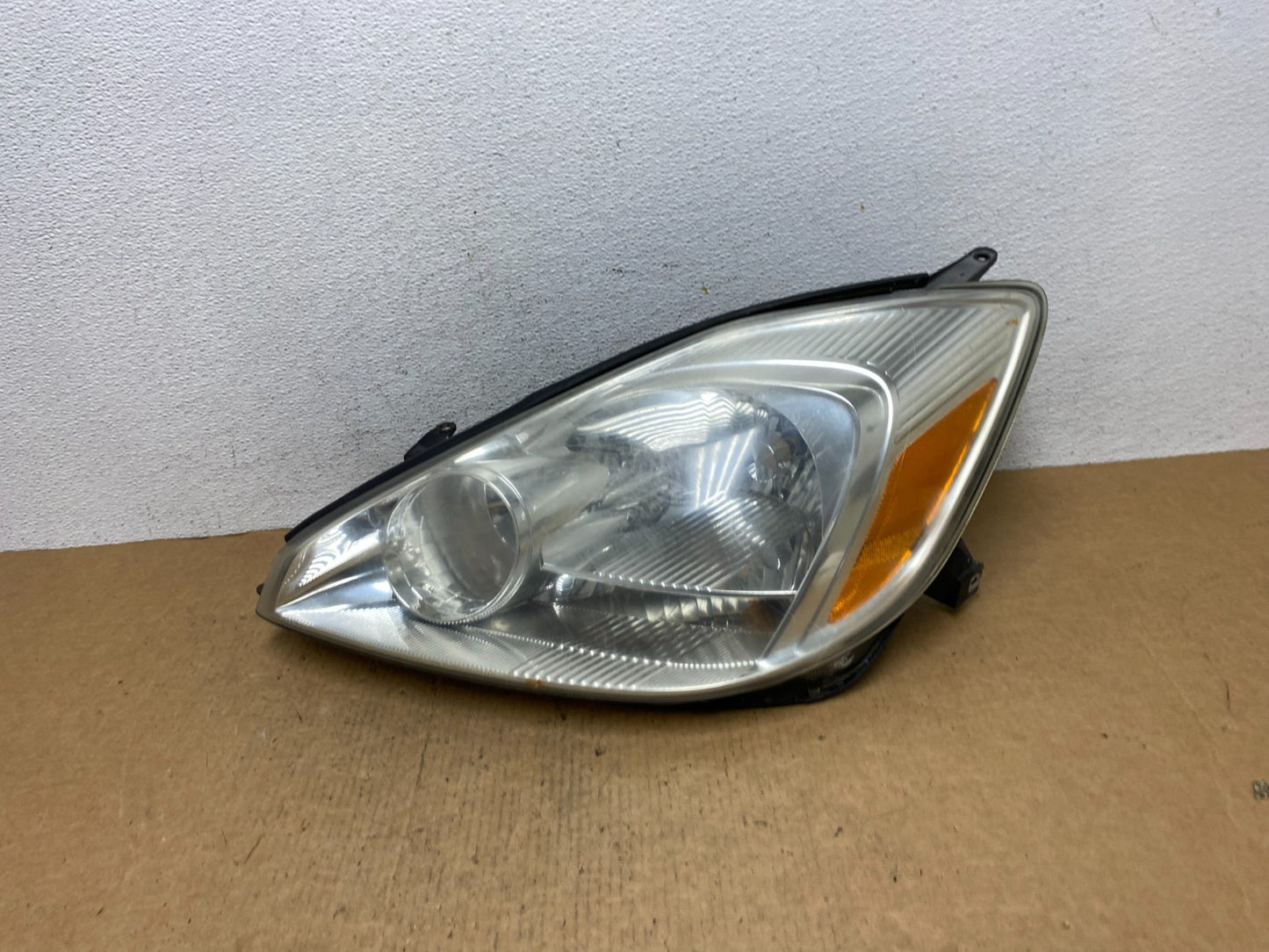 2004-2005 Toyota Sienna Left Driver LH Side Halogen Headlight AD4681 DW0