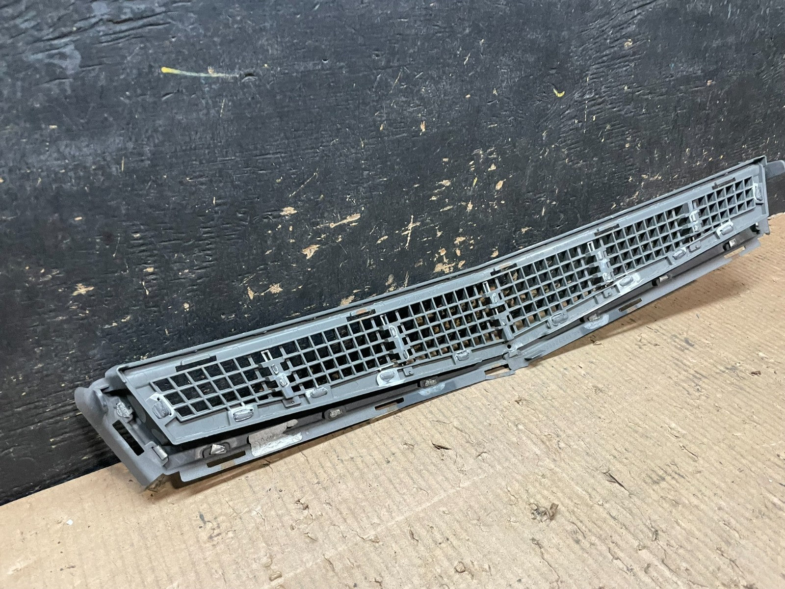 2008 to 2011 Cadillac Cts Front Lower Grill Grille OEM Y6565 DG6