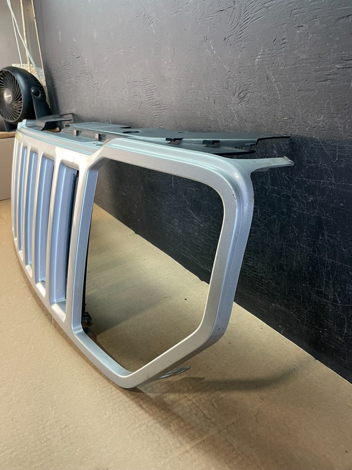 2008 2009 2010 2011 2012 Jeep Liberty Front Upper Grill Grille AF5278 DG1