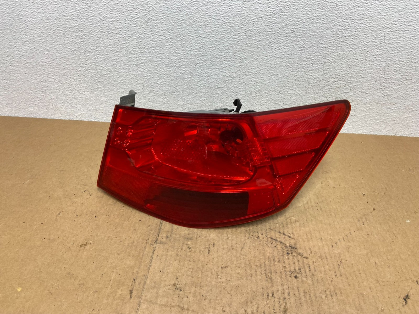 2010-2013 Kia Forte Right Passenger RH Side Tail Light OEM AC3183 DW0