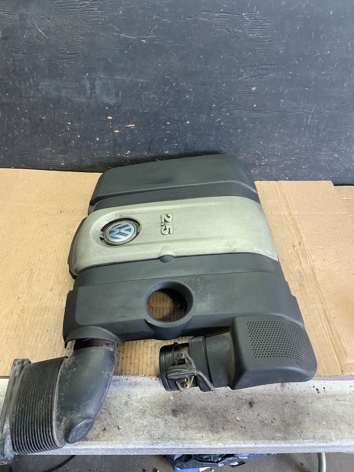 2005 to 2008 Volkswagen Jetta 2.5L Passat Jetta Engine Cover 07k129601 P8470 DG2