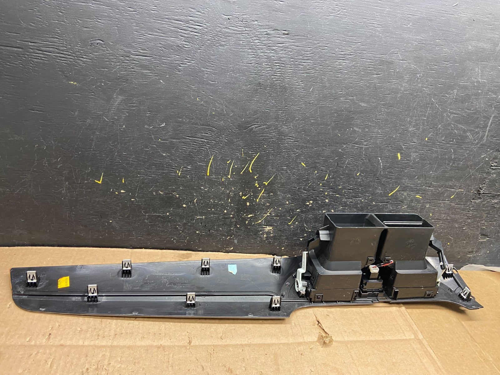 2008 to 2017 Buick Enclave Dash Center Clock Bezel Air Vent Trim Oem Y5417 DG4