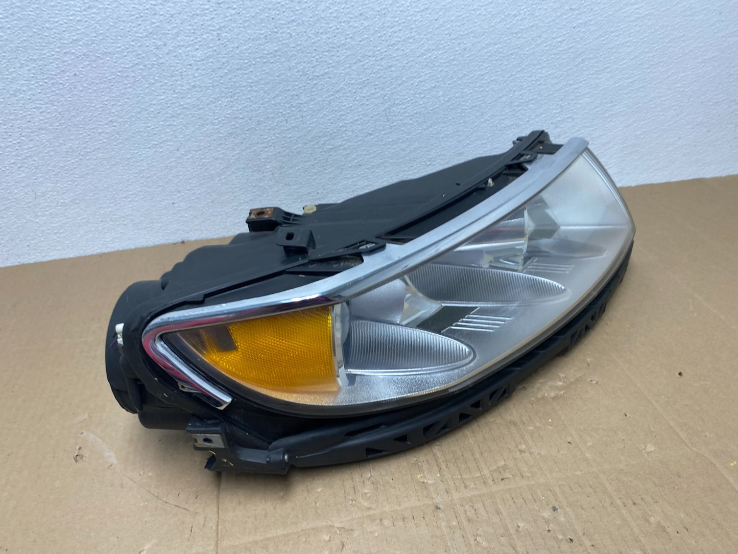 2010 to 2012 Lincoln MKZ HALOGEN Right Passenger Side Headlight AB8147 DW2