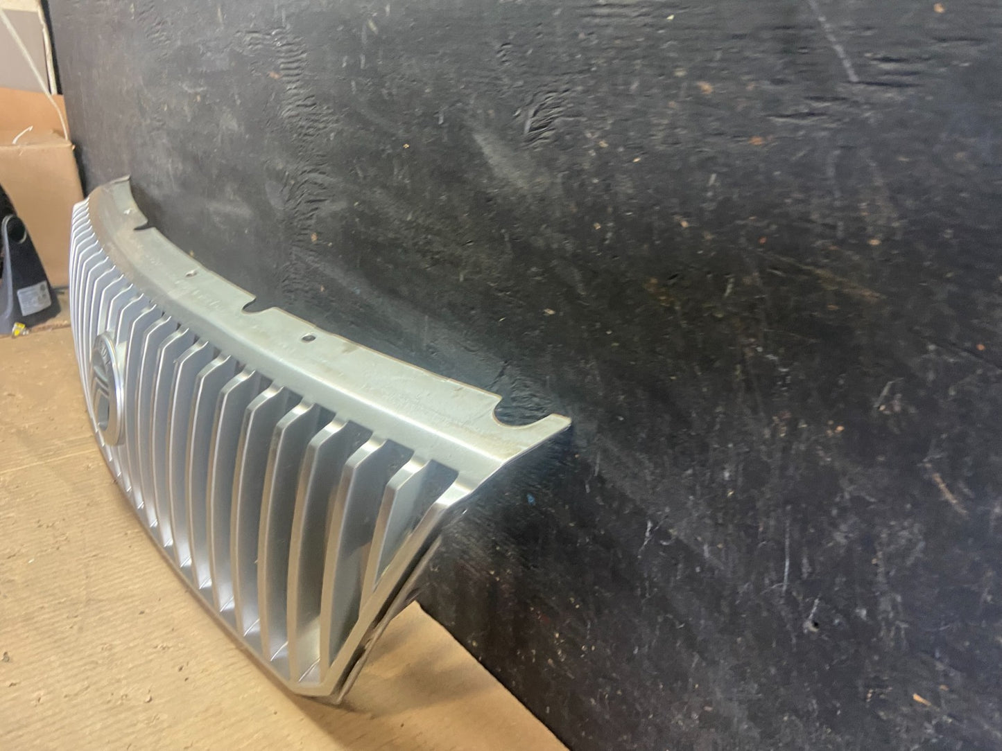 2002 to 2005 Mercury Mountaineer Front Upper Grill Grille Oem r5519 DG1