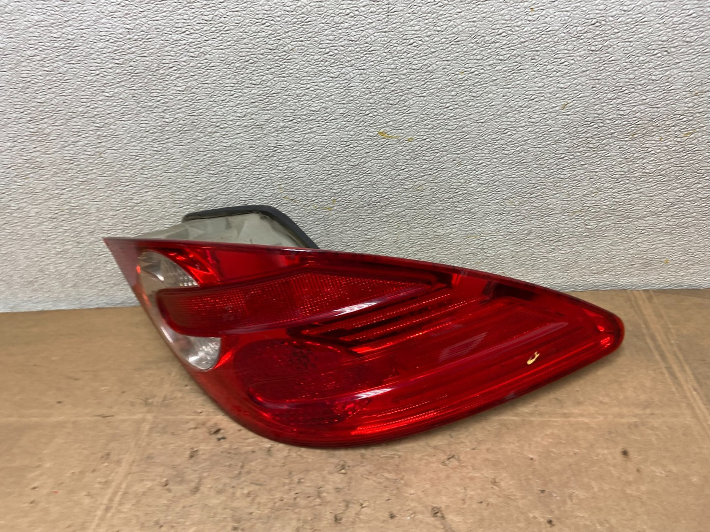 2006 to 2010 Mercedes W251 R-Class Left Driver LH Side Tail Light Y6983 DW1