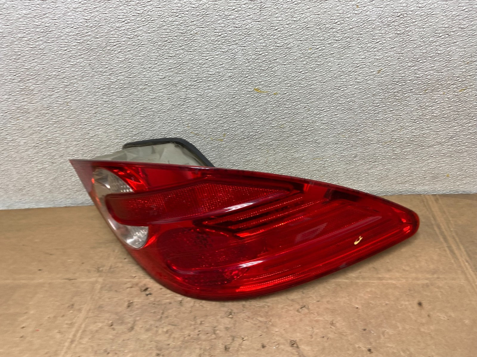 2006 to 2010 Mercedes W251 R-Class Left Driver LH Side Tail Light Y6983 DW1